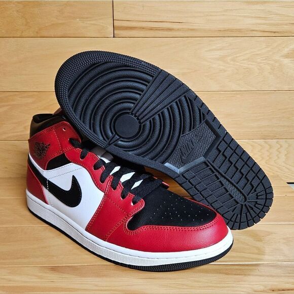 Nike Air Jordan 1 Retro MID Chicago Black Toe MENS Black Red Shoe 554724-069 - Picture 3 of 11